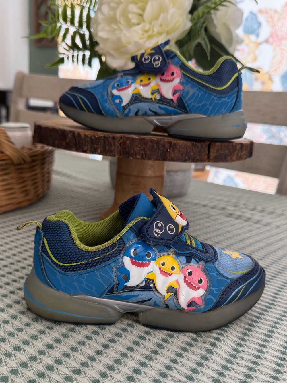 Baby Shark Toddler Boys Light Up Athletic Sneakers Size 10